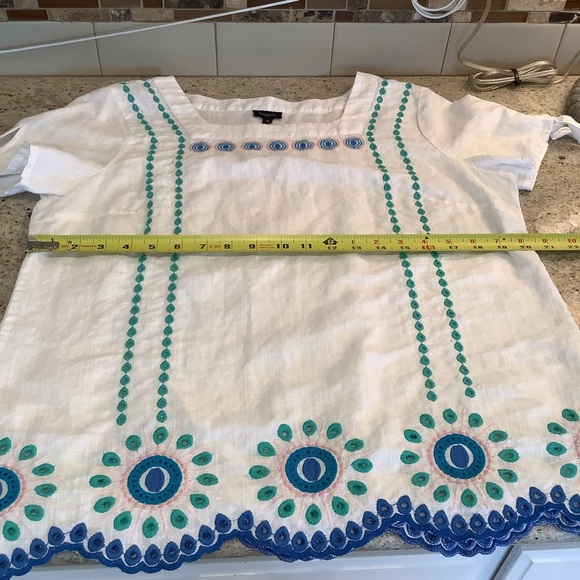 Talbots White Top with Blue & Green Embroidery Scalloped Hem Size Medium Linen - Picture 3 of 9